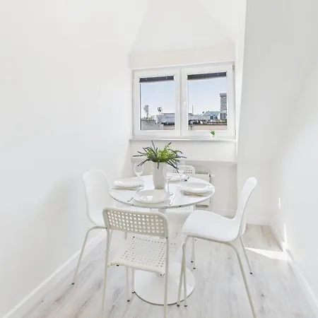 Bright With Air Conditioning Near The Copernicus Science Center In By Renters * Warsaw