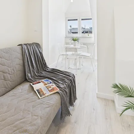 Apartment Bright With Air Conditioning Near The Copernicus Science Center In By Renters *