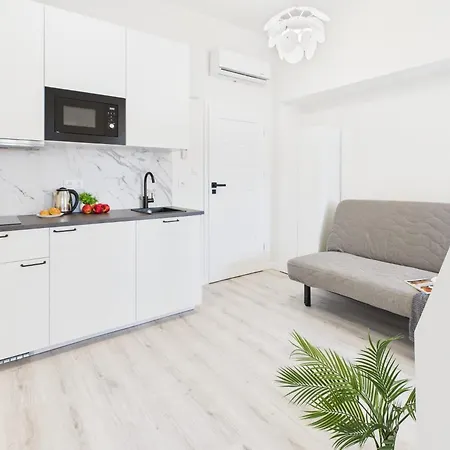 Bright With Air Conditioning Near The Copernicus Science Center In By Renters Апартаменты Варшава