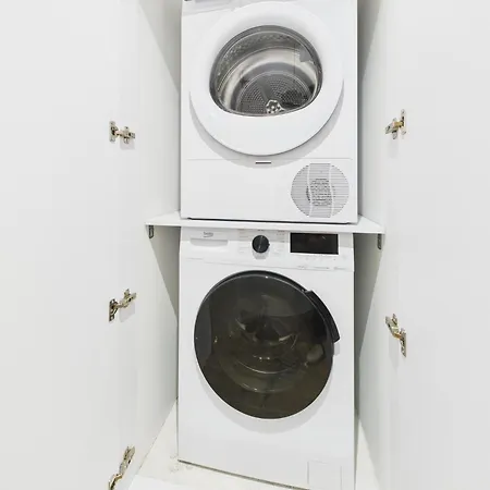 Bright With Air Conditioning Near The Copernicus Science Center In By Renters *