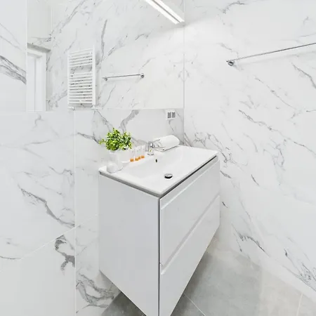Apartment Bright With Air Conditioning Near The Copernicus Science Center In By Renters