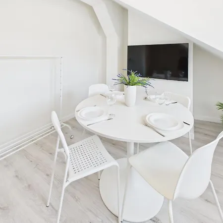 Apartment Bright With Air Conditioning Near The Copernicus Science Center In By Renters Warsaw