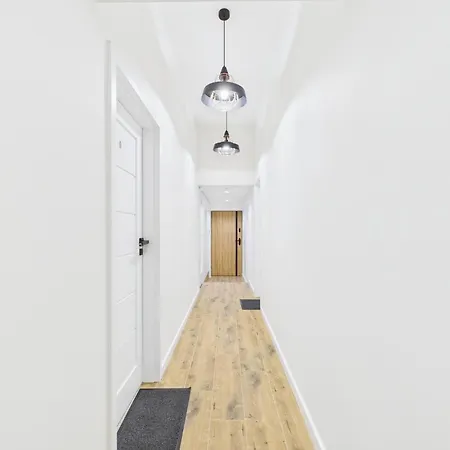 Bright With Air Conditioning Near The Copernicus Science Center In By Renters
