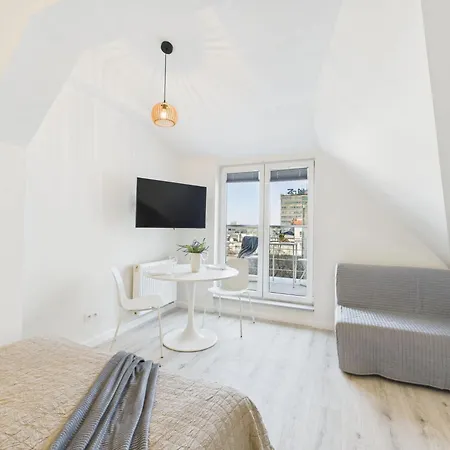 Bright With Air Conditioning Near The Copernicus Science Center In By Renters Apartment