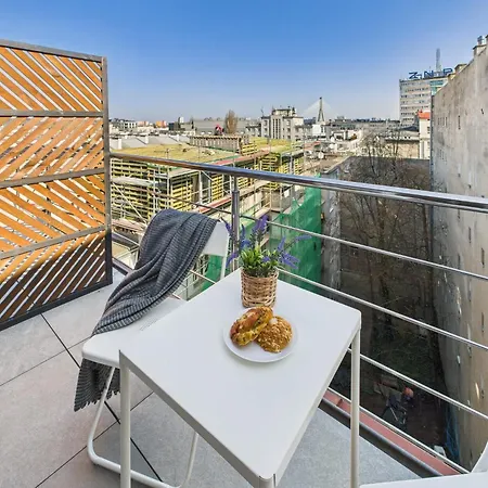 Lejlighed Bright With Air Conditioning Near The Copernicus Science Center In By Renters *
