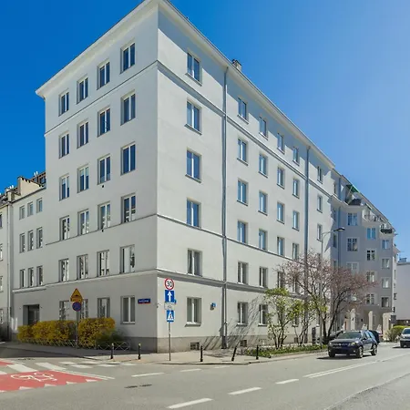 Lejlighed Bright With Air Conditioning Near The Copernicus Science Center In By Renters