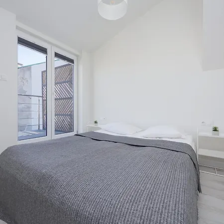 Bright With Air Conditioning Near The Copernicus Science Center In By Renters Apartment
