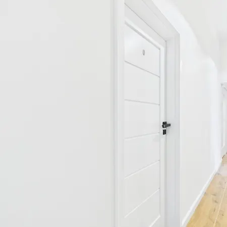 Appartement Bright With Air Conditioning Near The Copernicus Science Center In By Renters Varsovie