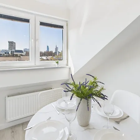 Bright With Air Conditioning Near The Copernicus Science Center In By Renters * Varsovie