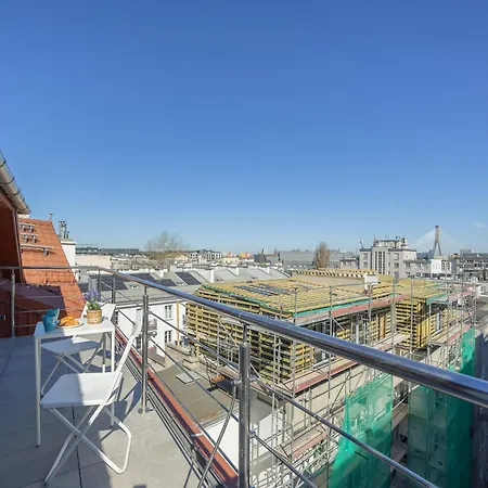 Appartement Bright With Air Conditioning Near The Copernicus Science Center In By Renters Varsovie